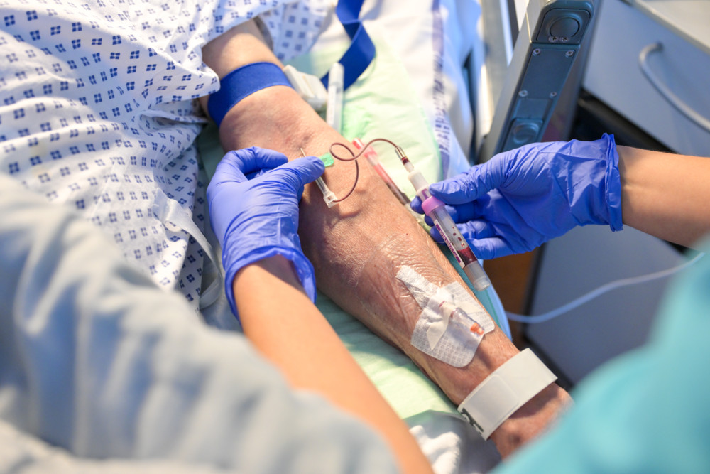 Editorial  / Geschäftsleute in Weiß – CSV und DP wollen Medizin weit für den privaten Sektor öffnen