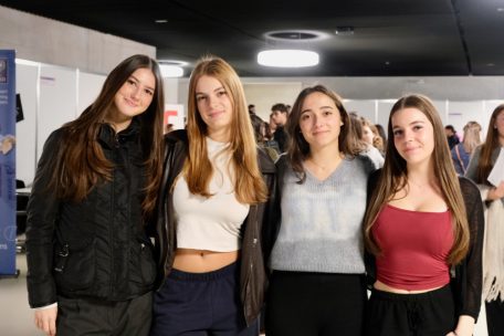 Ava Dundon, Julie Pia, Anita Schumacher und Noémie Holtzmer sind sich der Auswirkungen von KI bewusst und sind positiv eingestellt