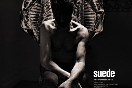 Beinhaltet Songs, die Spaß bereiten: „Antidepressants“ von Suede