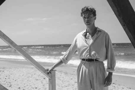 Spielt den Büroangestellten Meursault: Benjamin Voisin