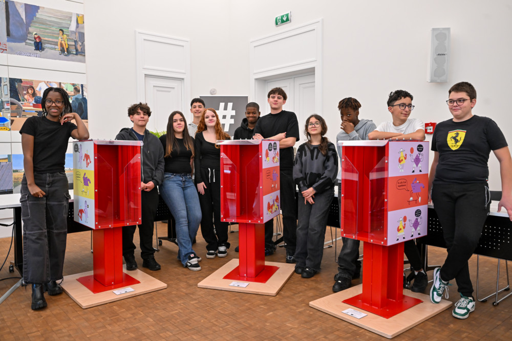 Düdelingen / Schüler des Lycée Nic-Biever gestalten neue Infoboxen zum Thema Respekt