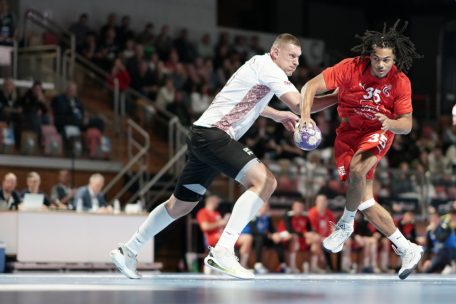 Ojié Etute erzielte im Hinspiel sieben Tore, im Rückspiel fiel er verletzt aus 