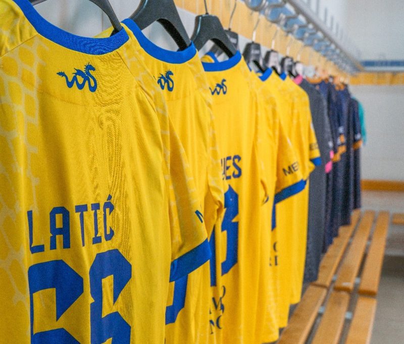 Arantia Fels/Marisca Mersch / Wie zwei Vereine ihren Trikots einen lokalen Touch verleihen 