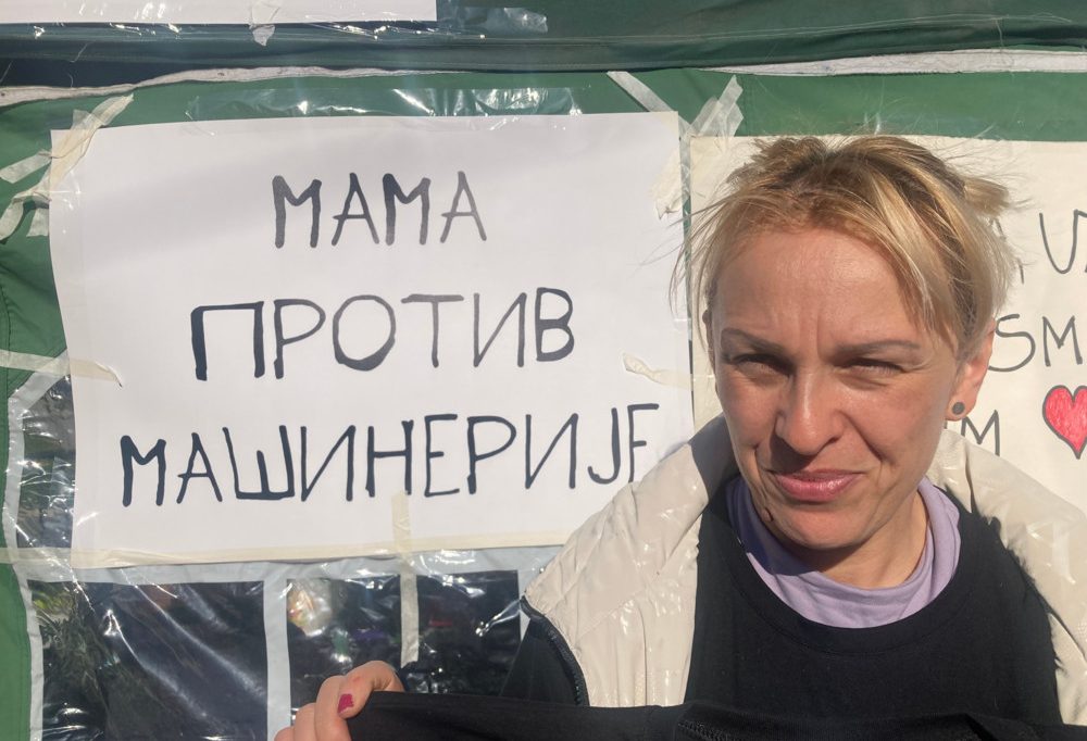 Serbien / Dijana Hrka will per Hungerstreik die Aufklärung der Trümmerkatastrophe und Neuwahlen erzwingen