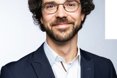 Max Schalz ist derzeit wissenschaftlicher Mitarbeiter am Leibniz-Institut für Friedens- und Konfliktforschung in Frankfurt am Main und war zuvor wissenschaftlicher Mitarbeiter in der Forschungsgruppe zu nuklearer Verifikation und Abrüstung der RWTH Aachen