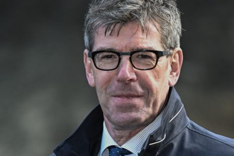 Prof. Dr. Dr. h.c. Michael Jäckel war von 2011 bis 2023 Präsident der Universität Trier. Er war und ist in mehreren bundesdeutschen Gremien, die sich mit der Digitalisierung des Hochschulwesens befassen, engagiert. Seit Mai 2024 ist er Sprecher des Leitungsgremiums des Virtuellen Campus Rheinland-Pfalz (www.vcrp.de). Der VCRP wurde im Jahr 2000 gegründet und feiert in diesem Jahr sein 25-jähriges Jubiläum.