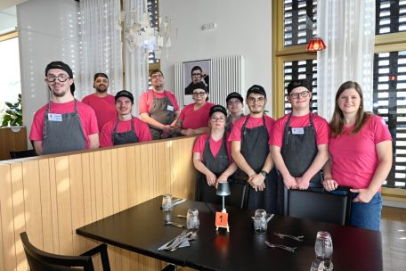 Einige Mitarbeiter des Restaurants: Edoardo, Steven, Christophe, Bob, Malou, Elise, Rachel, Joël, Thomas und Manon