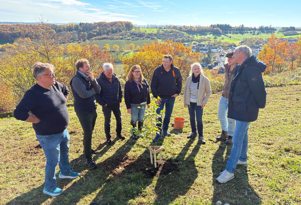 Nach Nominierung / Gemeinde Lenningen pflanzt Baum in 72-Stunden-Challenge