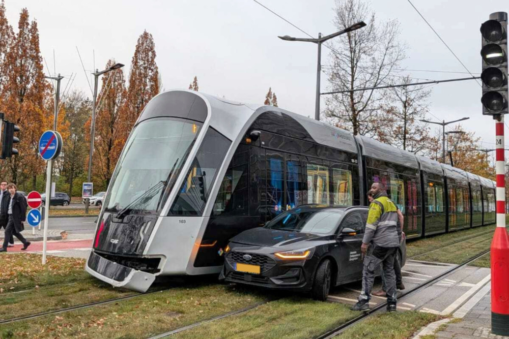 Kirchberg / Zusammenstoß von Tram und Auto führt zu kurzer Verkehrsunterbrechung