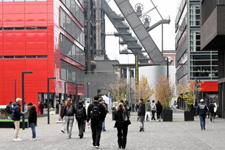 Editorial / Zeit für eine andere „Studentefoire“: Regierung reduziert Karrierepfad auf das Studium