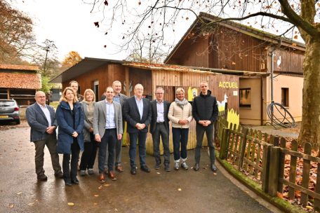 Zur Unterzeichnung der Konvention waren Verantwortliche aller beteiligten Partner vertreten, darunter Umweltminister Serge Wilmes, Landwirtschaftsministerin Martine Hansen, Roby Biwer von natur&ëmwelt sowie Düdelingens Bürgermeister Dan Biancalana