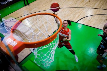 Vor einem Jahr dachte Catherine Mreches nicht, dass sie noch einmal auf einem Spielfeld stehen würde