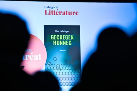 Ein Buch ohne Autor: Nico Helminger gewann mit „Geckegen Hunneg“ in der Kategorie „Literatur“, war aber nicht vor Ort