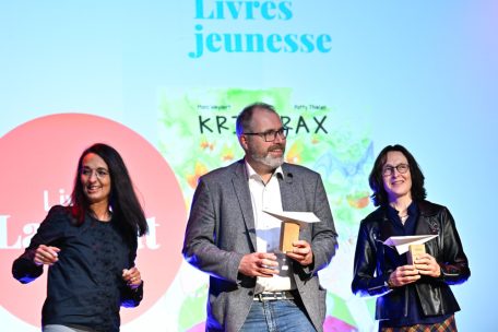 Der Preis für das beste Kinder- und Jugendbuch ging an Marc Weydert und Patty Thielen (r.)