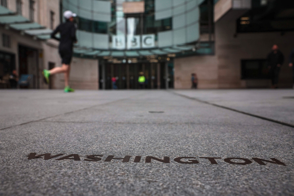 Großbritannien / Im Streit um ihre Berichterstattung bietet die weltberühmte BBC dem US-Präsidenten Trump Paroli