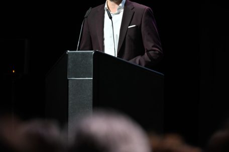 Kulturminister Eric Thill bei der Tagung zu KI und Kultur in Differdingen