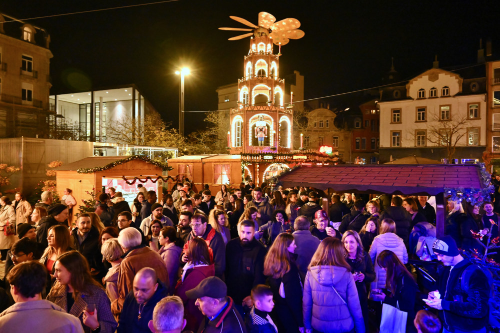 Bei 15 Grad und Glühwein / Der „Escher Krëschtmoart“ wurde offiziell eröffnet