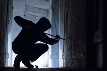 Kriminalität / Über eingeschlagene Fenster, offene Autotüren und Garten: Einbrecher schlagen im Großherzogtum zu
