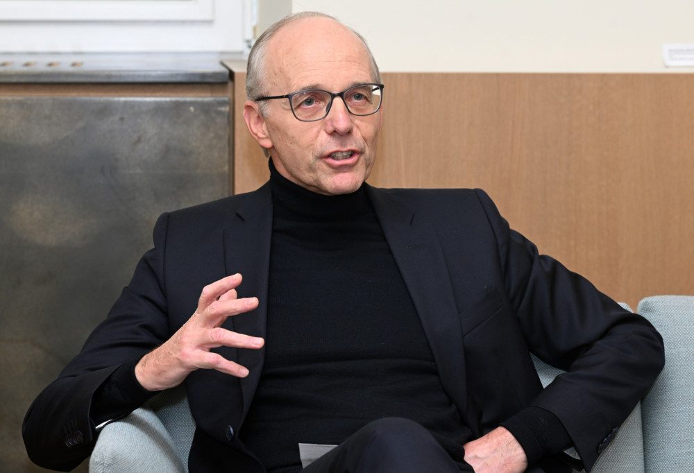 Interview / Premierminister Luc Frieden dementiert Gespräche zu möglicher Regierungsumbildung