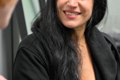 Sängerin Cristina Scabbia im Austausch mit unserer Reporterin Sandra Lutz