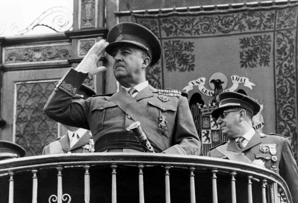 Spanien / Franco spaltet 50 Jahre nach seinem Tod noch immer das Land