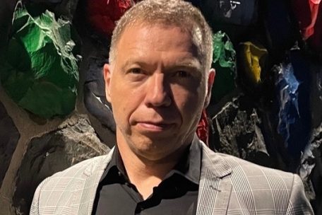 Thierry Simonelli est docteur en philosophie et en psychologie