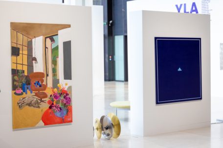 Malerei und Objektkunst haben ebenfalls ihren Platz in der Ausstellung 