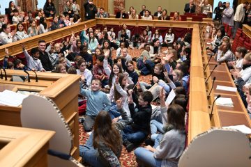 Luxemburg / Kinder entdecken das Parlament: Der „Zug der Demokratie“ macht Halt in der Chamber