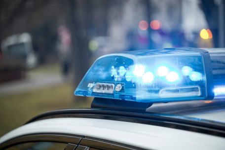 Nahe Luxemburg / Autofahrer kracht mit 2,15 Promille in Grenzkontrollstelle bei Trier