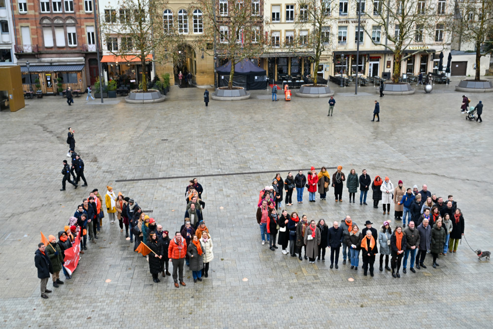 Luxemburg-Stadt / Starkes Signal: Fast 100 Leute zeigten am Dienstag Haltung gegen Gewalt an Frauen