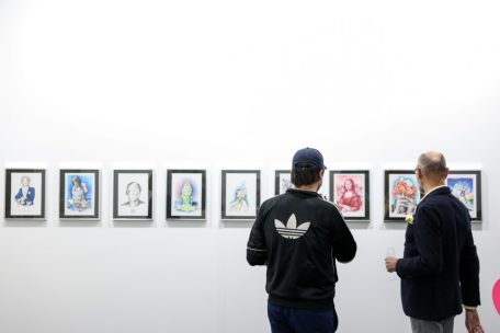 Zu Besuch am Stand der Escher Konschthal 