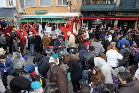 Der Nikolaus zieht durch die rue de l’Alzette