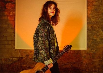 La musicienne garde un attachement pour les supports physiques