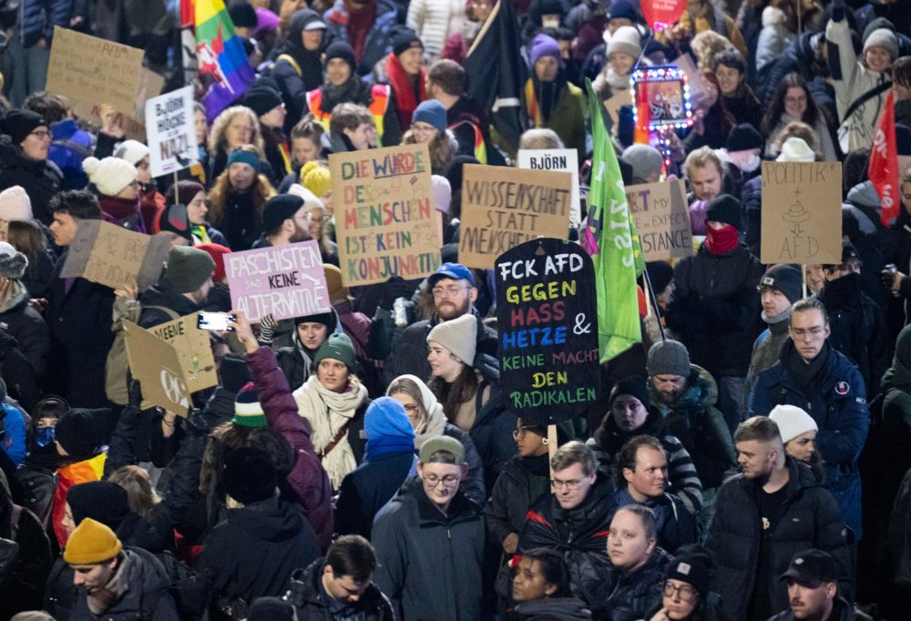 Deutschland / Mehr als 20.000 Menschen nehmen an Demo gegen AfD-Jugend teil