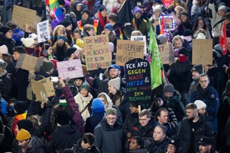 Deutschland / Mehr als 20.000 Menschen nehmen an Demo gegen AfD-Jugend teil