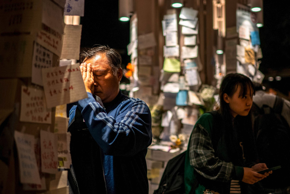 Nach Hochhaus-Inferno / Hongkong trauert um die 146 Opfer der Brandkatastrophe