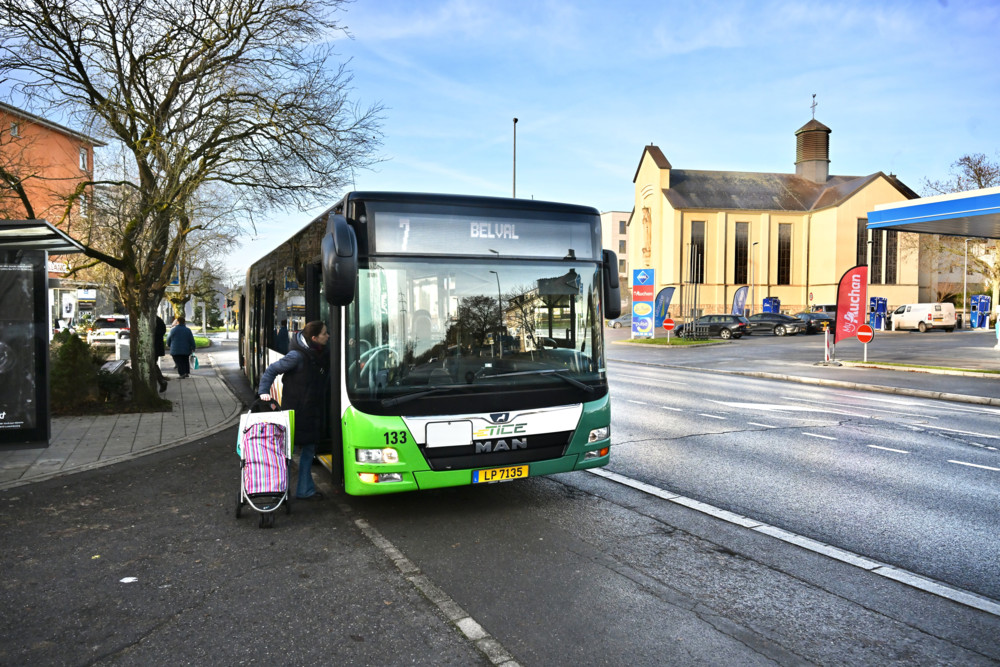 Unterwegs mit der Linie 7 / TICE-Passagiere haben noch nichts von neuen Fahrplänen gehört – und zeigen wenig Verständnis