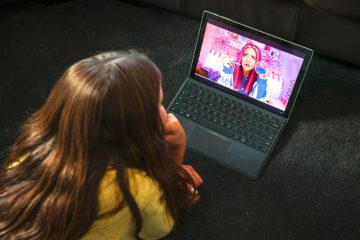 Social Media / Brüste raus, zurück an den Herd: Die gefährliche Retraditionalisierung der Geschlechterrollen