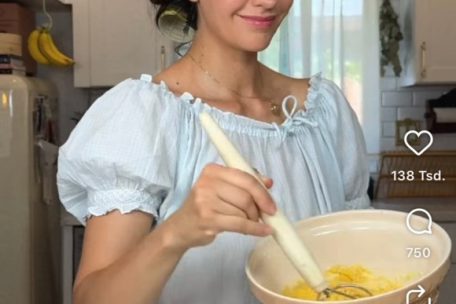 Die Grenze zwischen Satire und Realität verschwimmt: Die Influencerin Alexia Delarosa verdient Geld mit Social Media