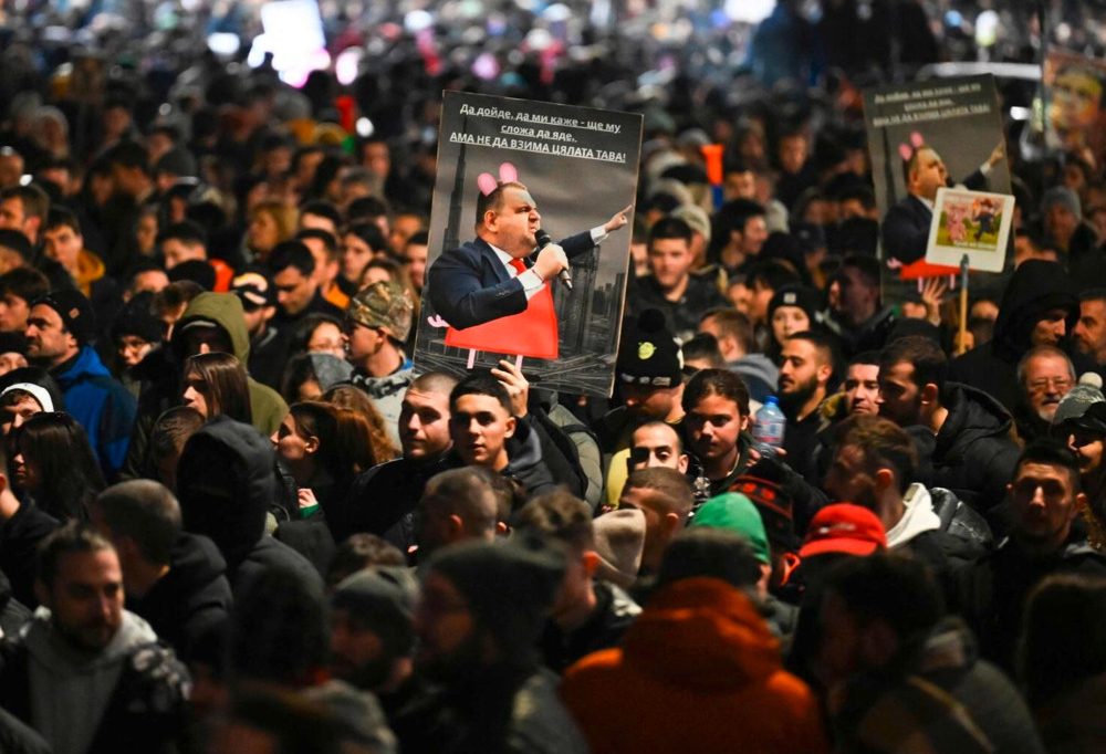 Bulgarien / Die Jungen haben von den alten Schattenmännern im Balkanstaat genug