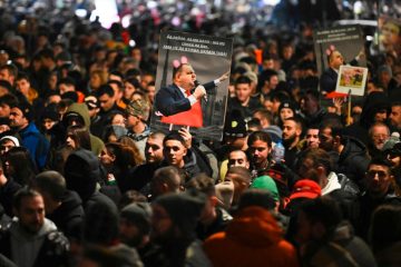 Bulgarien / Die Jungen haben von den alten Schattenmännern im Balkanstaat genug