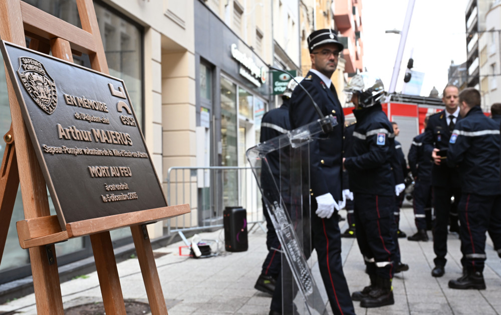 Esch / Gedenkplakette wird zu Ehren von verunglücktem Feuerwehrmann eingeweiht