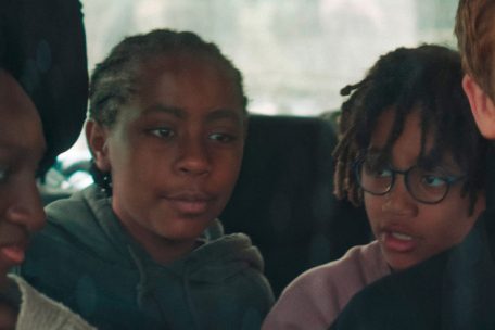 L’acteur luxembourgeois Jules Waringo (d.) joue le nouveau compagnon de Sana (Eye Haïdara, g.)