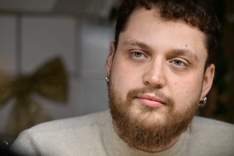 Literatur aus Luxemburg / Cosimo Suglia im Interview über seinen Debütroman „Roserei“, die Theaterpremiere von „Hänsel a Gréidel“ – und ein Jahr der Extreme