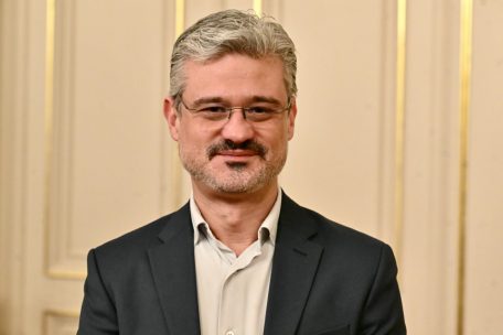 David Wagner warf vor allem der DP vor, seit Jahren die Chance zu verpassen, um die Notlage am Wohnungsmarkt zu lösen