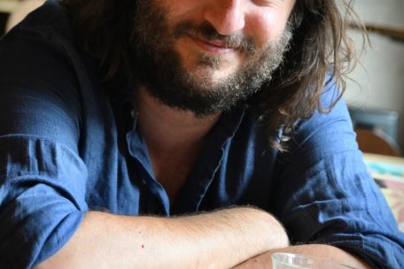 Ian De Toffoli beim Gespräch zu seinem Buch „Léa et la théorie des systèmes complexes“