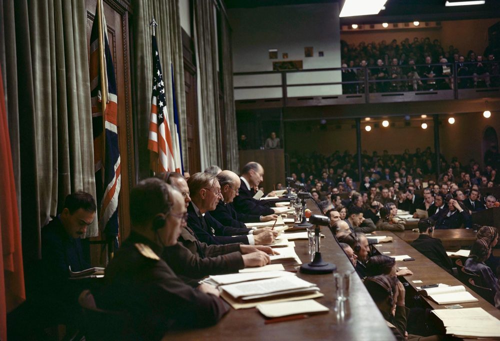 L’histoire du temps présent / Décembre 1945: Faire parler les preuves et faire taire les morts