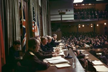 L’histoire du temps présent / Décembre 1945: Faire parler les preuves et faire taire les morts