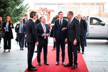 Deutschland / Große Hoffnungen und harsche Kritik: Verhandlungen zum Ukrainekrieg