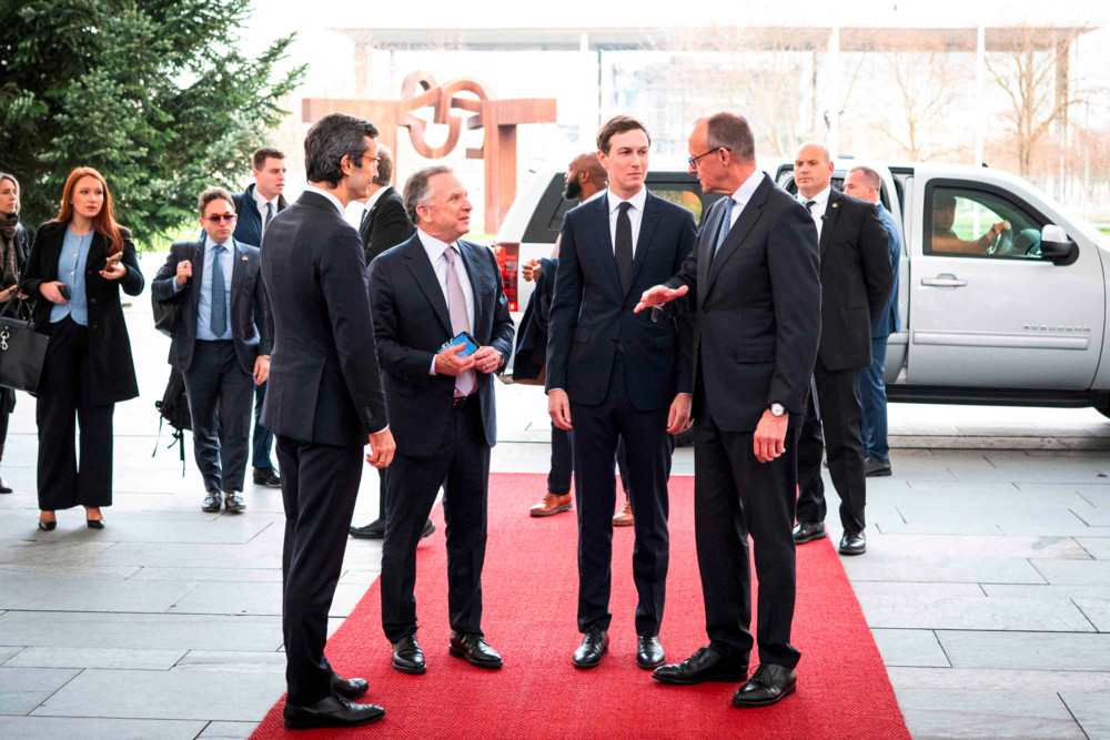 Deutschland / Große Hoffnungen und harsche Kritik: Verhandlungen zum Ukrainekrieg